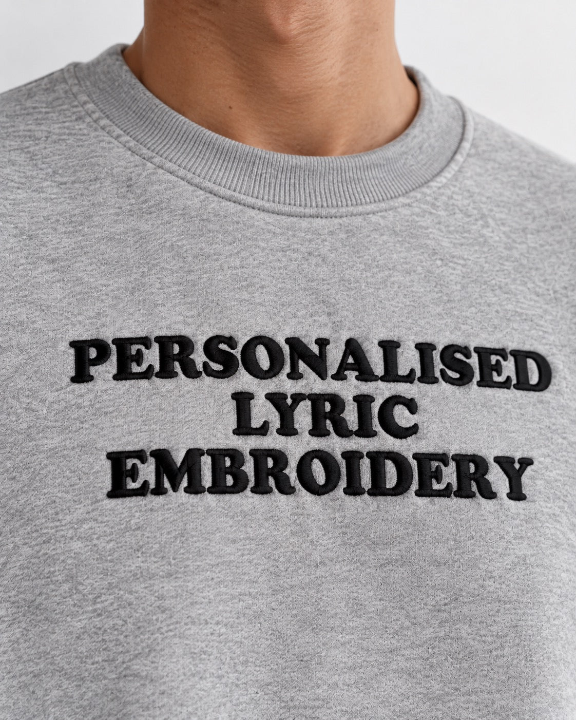 'SEÑOR. SUDADERA UNISEX DE ALGODÓN ORGÁNICO CON BORDADO "BLUE SKY" 