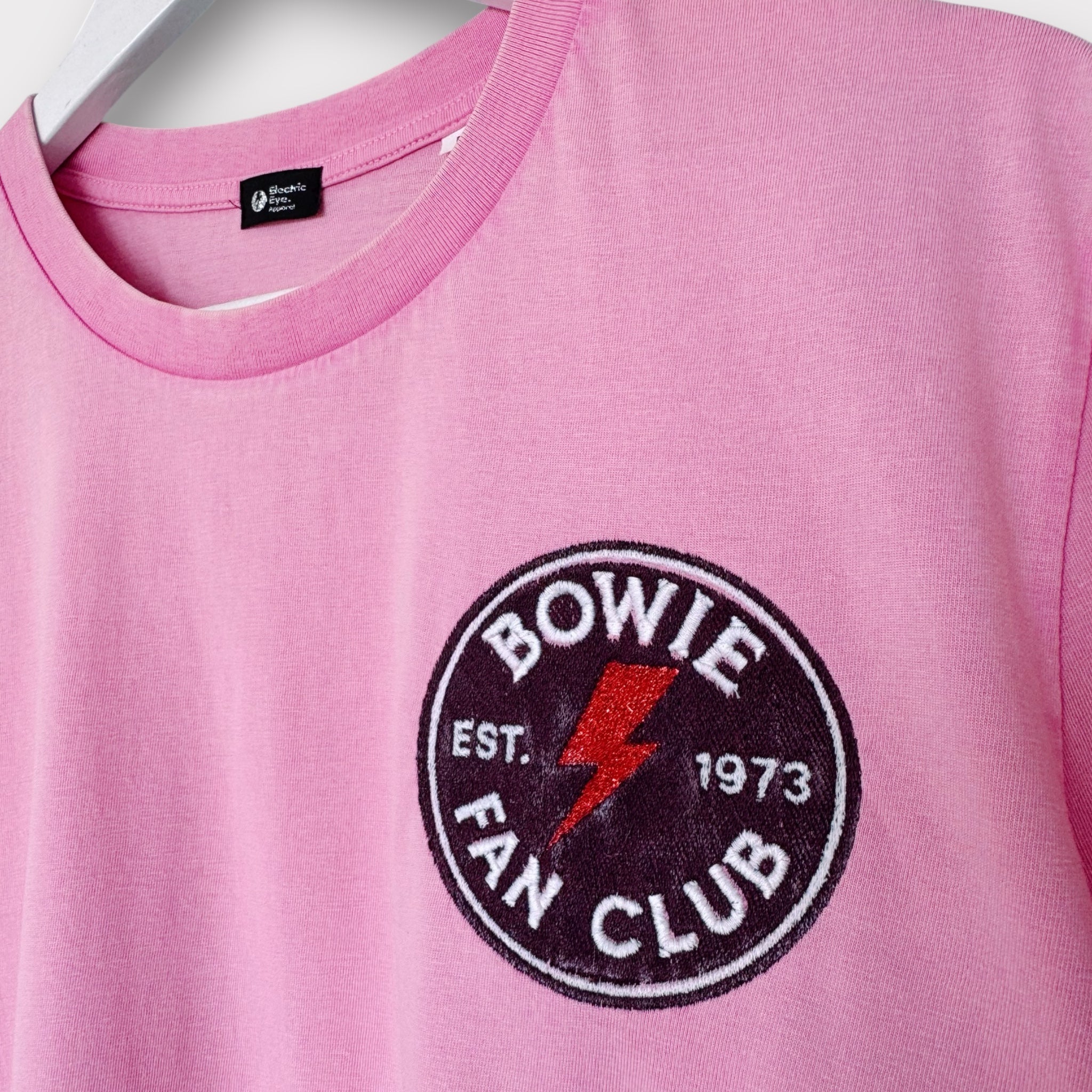 'BOWIE FANCLUB 1973 GLITTER BOLT BADGE' embroidered premium organic unisex vintage aged t-shirt