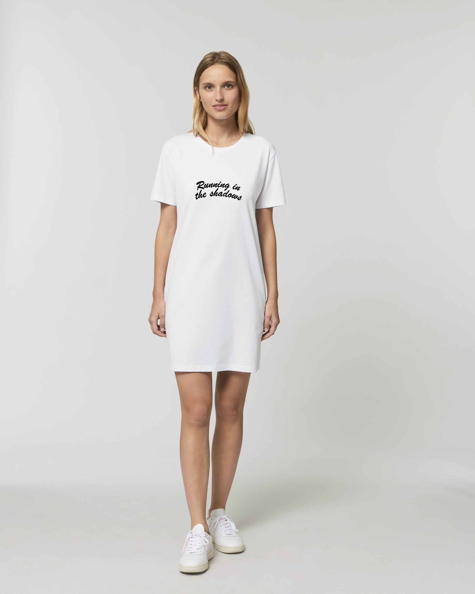 样品销售“RUNNING IN THE SHADOWS”女式有机棉刺绣 T 恤连衣裙（中号） 