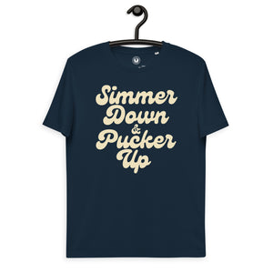 Simmer Down &amp; Pucker Up Camiseta de algodón orgánico unisex con estampado premium estilo años 70 - Vintage White Print