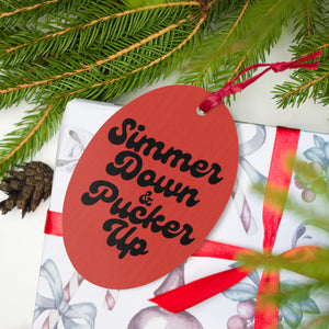 Simmer Down &amp; Pucker Up Tipografía de los años 70 Impreso Estilo vintage Adornos navideños de árbol de Navidad de madera: rojo con respaldo de leopardo