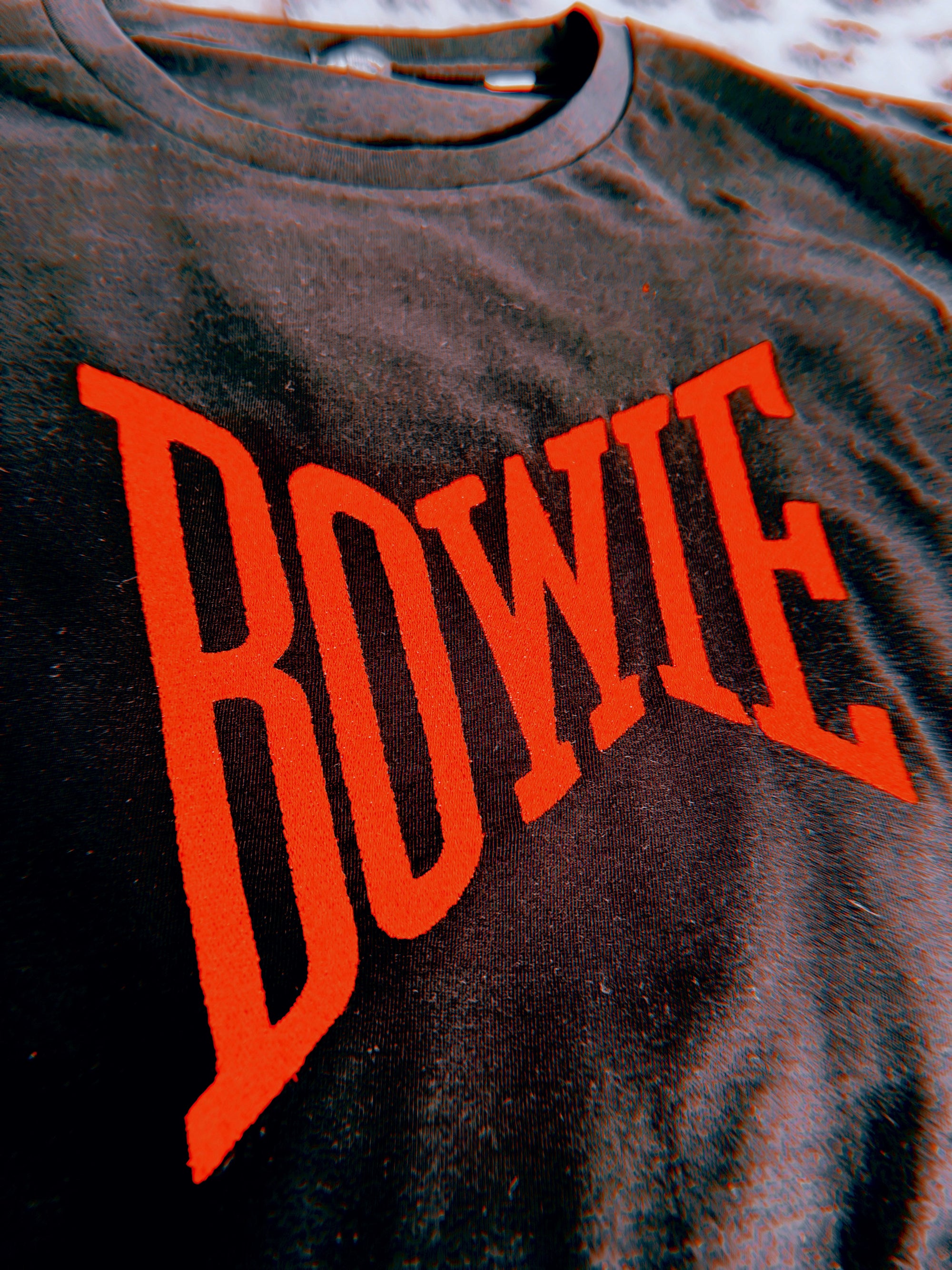 “BOWIE”字体刺绣男女通用有机棉“SPARKER”T 恤 - 可选刺绣颜色