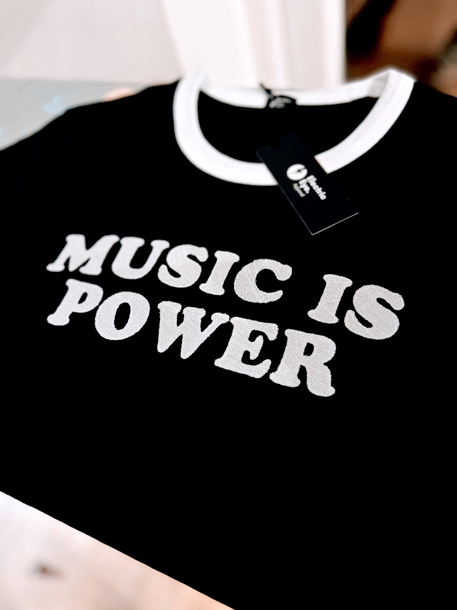 限量供应“音乐就是力量”刺绣男女通用 70 年代风格有机棉黑色林格 T 恤（新款） 